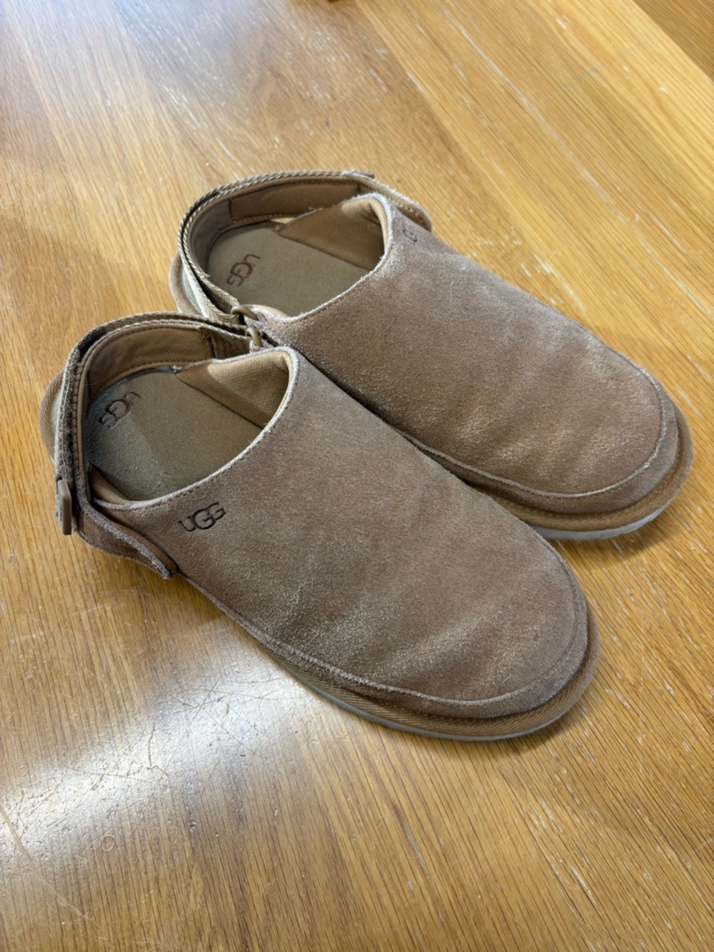 UGG Big Kid’s Goldenstar Slip-on Clog